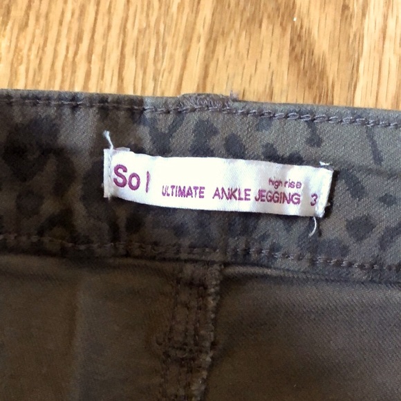 🔴 CLEARANCE🔖NWT SO 🐆 RAW HEM STRETCH CHEETAH JEGGING CROPPED SKINNY JEANS Size 3 - Picture 6 of 9